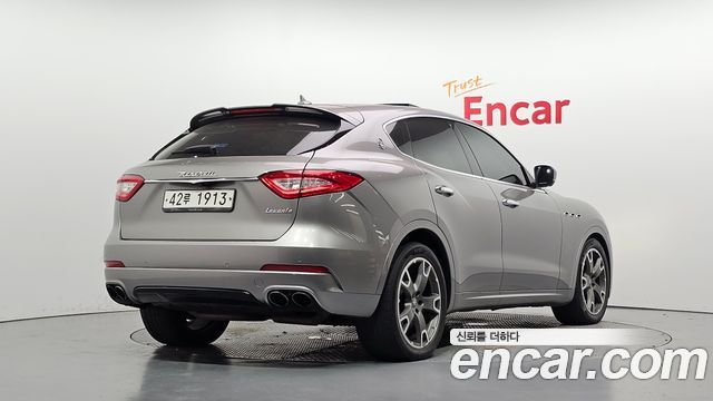 Maserati Levante 2017 — photo 2