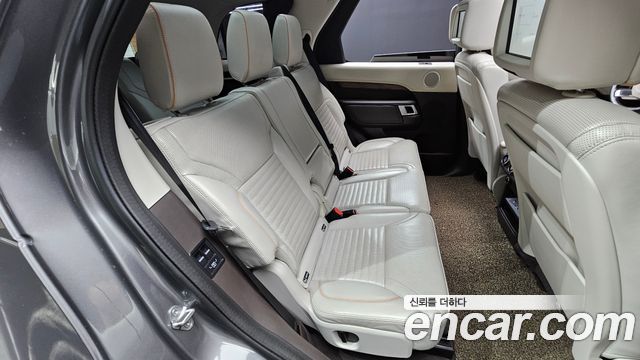 Land Rover Discovery 2017 — photo 12