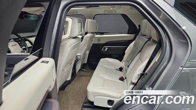 Land Rover Discovery 2017 — photo 13