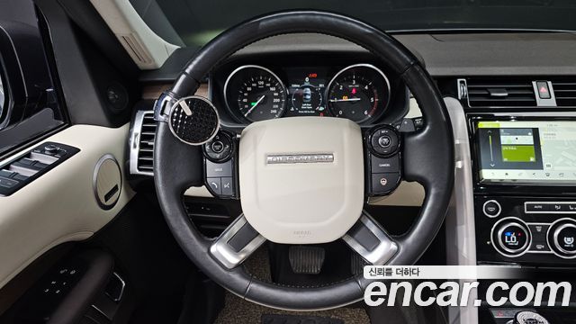 Land Rover Discovery 2017 — photo 15