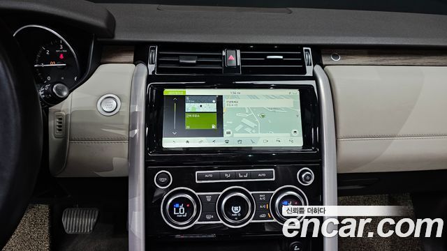 Land Rover Discovery 2017 — photo 16
