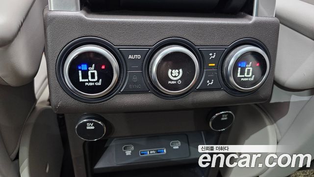 Land Rover Discovery 2017 — photo 18