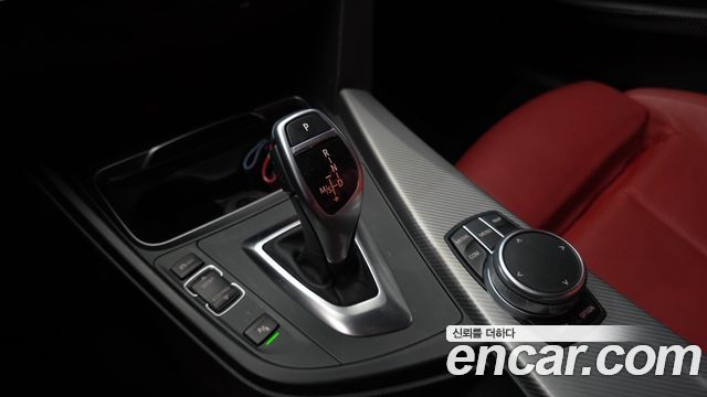 BMW 3-Series 2018 — photo 12