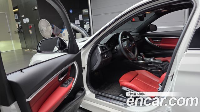 BMW 3-Series 2018 — photo 13