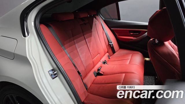 BMW 3-Series 2018 — photo 17