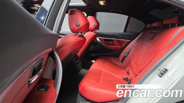 BMW 3-Series 2018 — photo 18