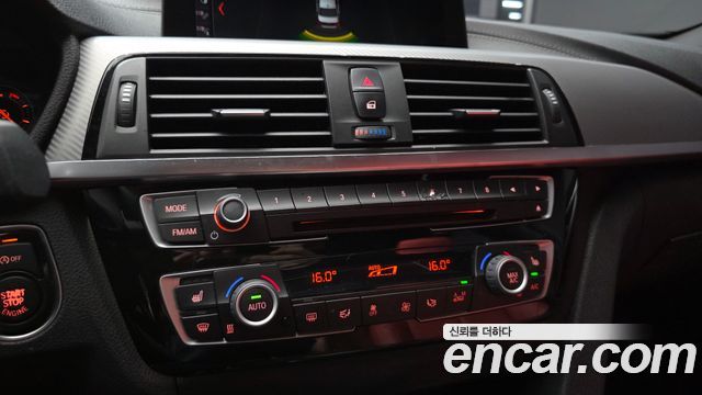 BMW 3-Series 2018 — photo 22