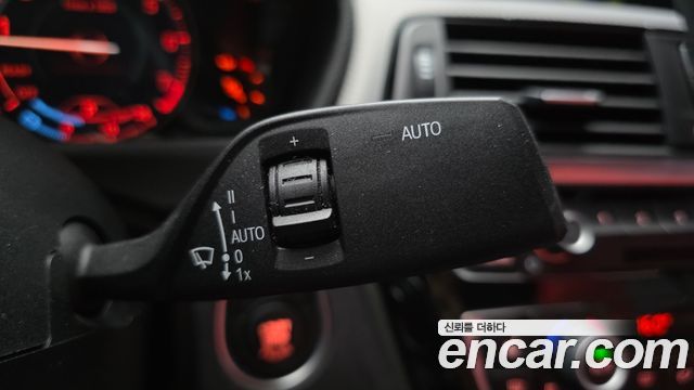 BMW 3-Series 2018 — photo 25
