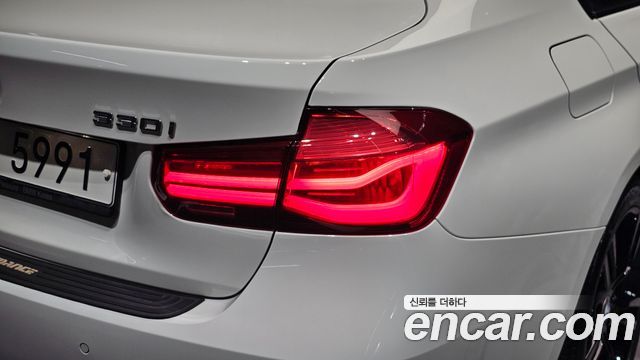 BMW 3-Series 2018 — photo 9