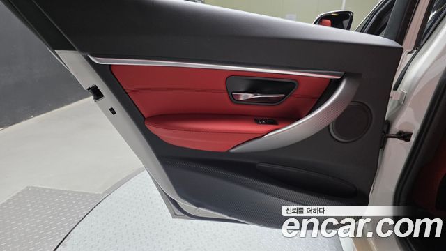 BMW 3-Series 2018 — photo 15