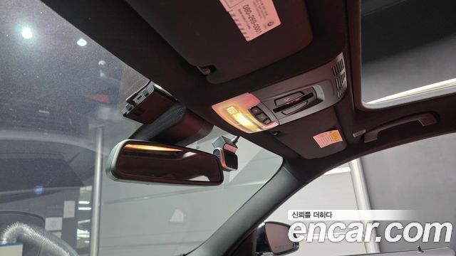 BMW 3-Series 2018 — photo 28