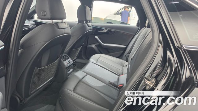 Audi A4 2021 — photo 17