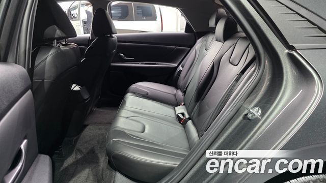 Hyundai AVANTE 2021 — photo 17