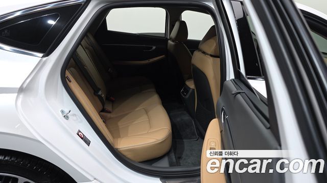 Hyundai Sonata 2022 — photo 18