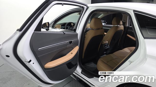 Hyundai Sonata 2022 — photo 16