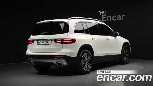 Mercedes-Benz GLB-Class 2024 — photo 2