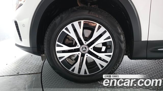 Mercedes-Benz GLB-Class 2024 — photo 5