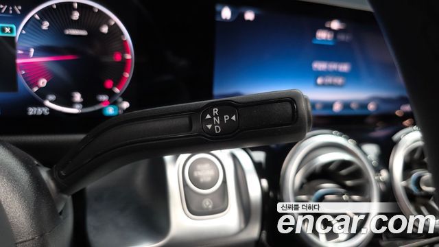 Mercedes-Benz GLB-Class 2024 — photo 12