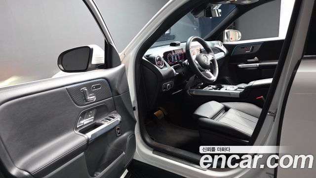 Mercedes-Benz GLB-Class 2024 — photo 13