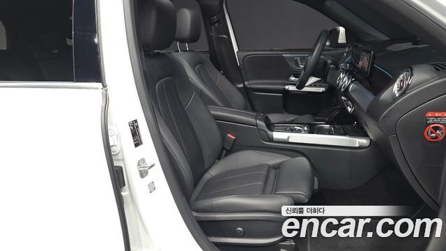 Mercedes-Benz GLB-Class 2024 — photo 17