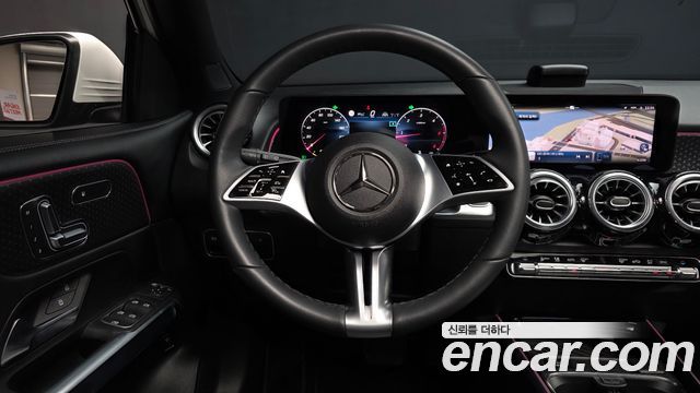 Mercedes-Benz GLB-Class 2024 — photo 19