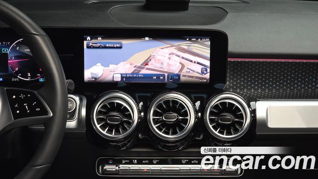 Mercedes-Benz GLB-Class 2024 — photo 20
