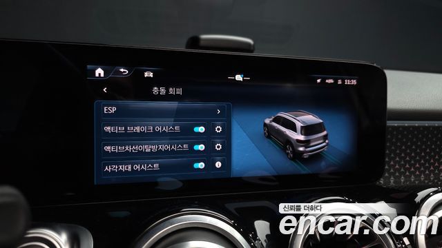 Mercedes-Benz GLB-Class 2024 — photo 22