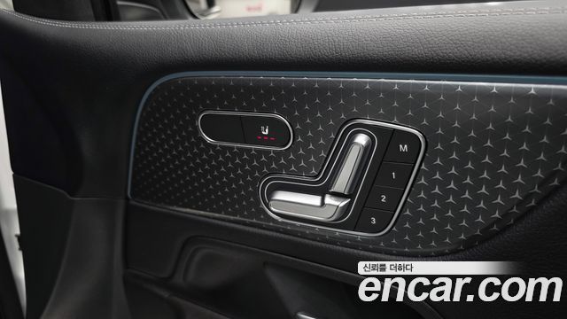 Mercedes-Benz GLB-Class 2024 — photo 24