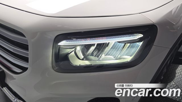 Mercedes-Benz GLB-Class 2024 — photo 8