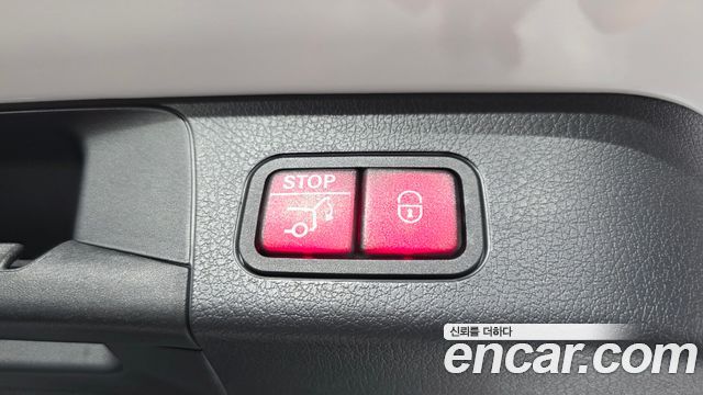 Mercedes-Benz GLB-Class 2024 — photo 27