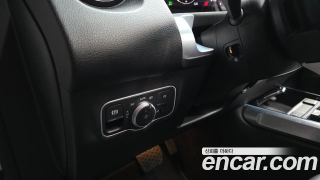 Mercedes-Benz GLB-Class 2024 — photo 30