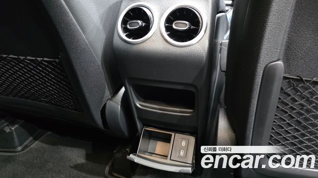 Mercedes-Benz GLB-Class 2024 — photo 31