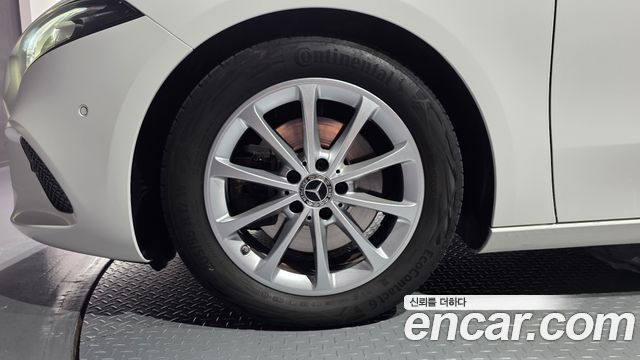Mercedes-Benz A-Class 2020 — photo 5