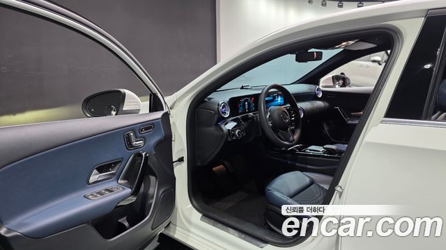 Mercedes-Benz A-Class 2020 — photo 10