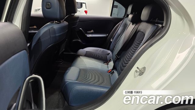 Mercedes-Benz A-Class 2020 — photo 11