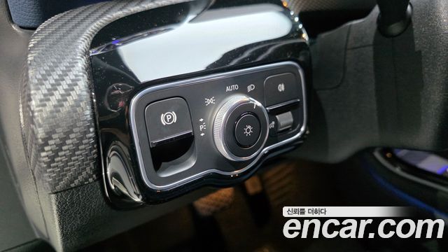 Mercedes-Benz A-Class 2020 — photo 12