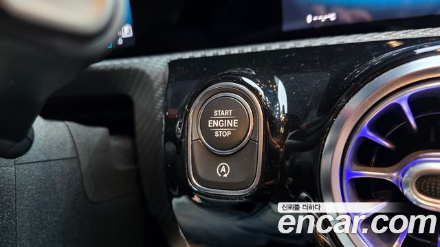 Mercedes-Benz A-Class 2020 — photo 14
