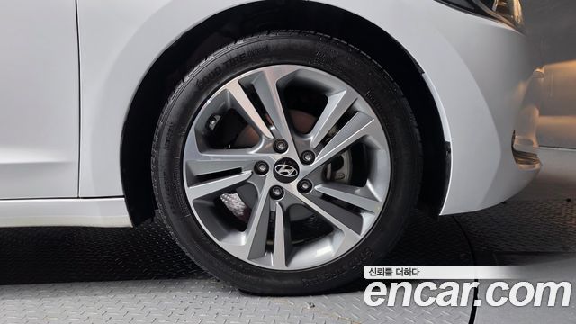 Hyundai AVANTE 2018 — photo 5