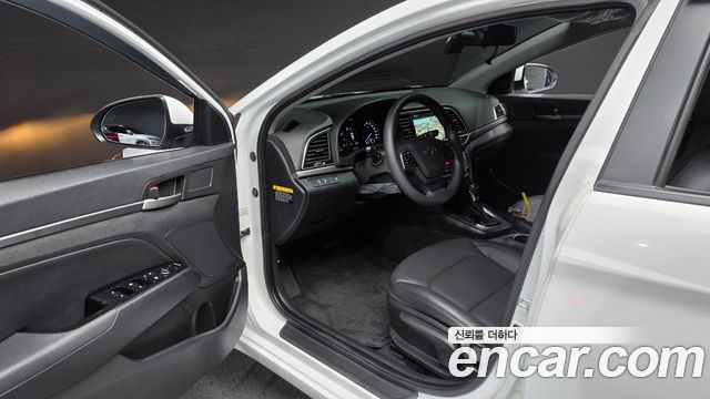 Hyundai AVANTE 2018 — photo 10