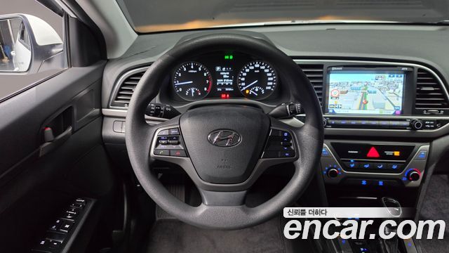 Hyundai AVANTE 2018 — photo 13
