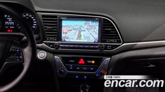 Hyundai AVANTE 2018 — photo 15