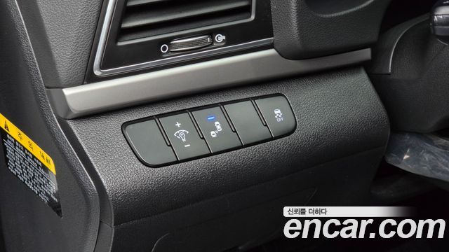 Hyundai AVANTE 2018 — photo 17