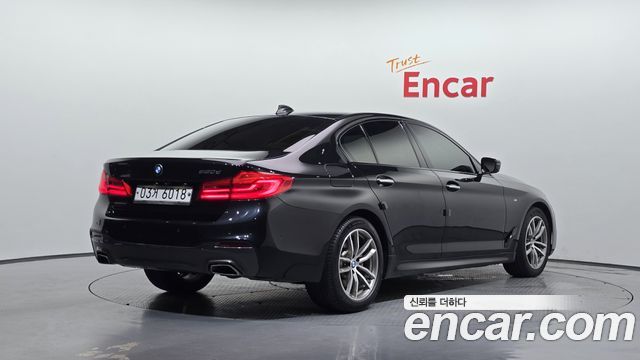 BMW 5-Series 2017 — photo 2