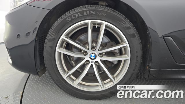 BMW 5-Series 2017 — photo 5