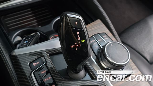 BMW 5-Series 2017 — photo 9