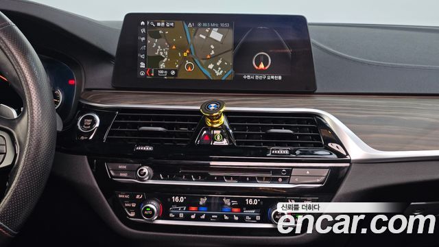 BMW 5-Series 2017 — photo 13