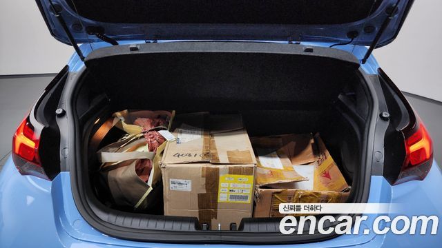 Hyundai Veloster 2019 — photo 24