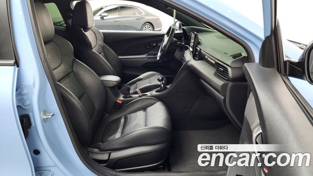 Hyundai Veloster 2019 — photo 16