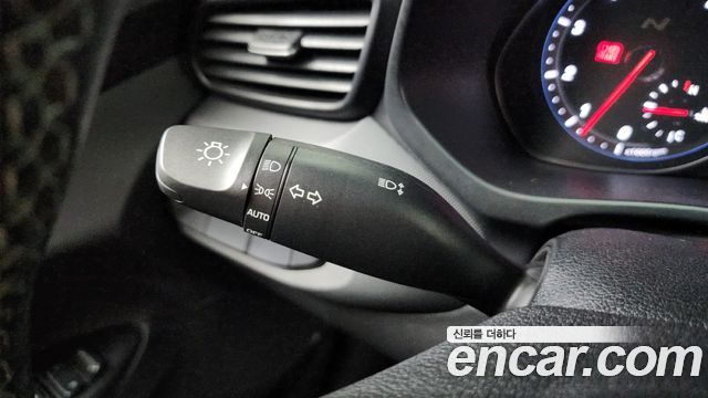 Hyundai Veloster 2019 — photo 30
