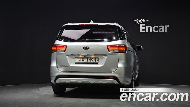 Kia Canival 2016 — photo 4